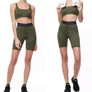 Good American - Bike short and bra workout set